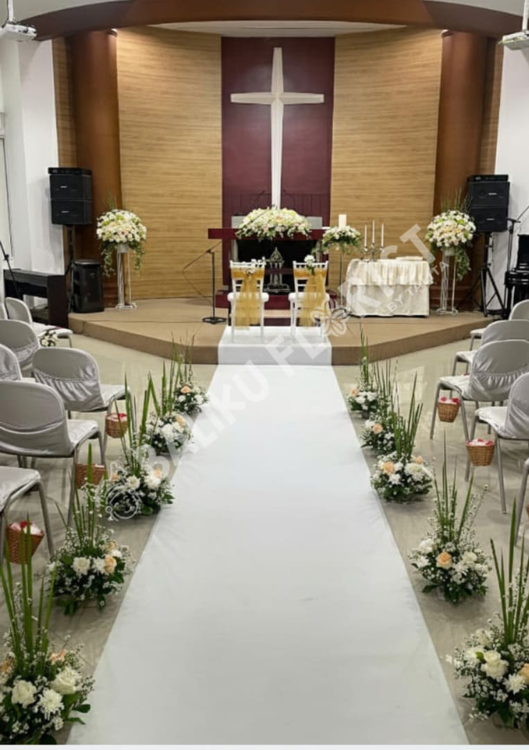 Simple-Wedding-Decor-Holy-Matrimony-indoor-only-BalikuFlorist-By-Talita.jpg